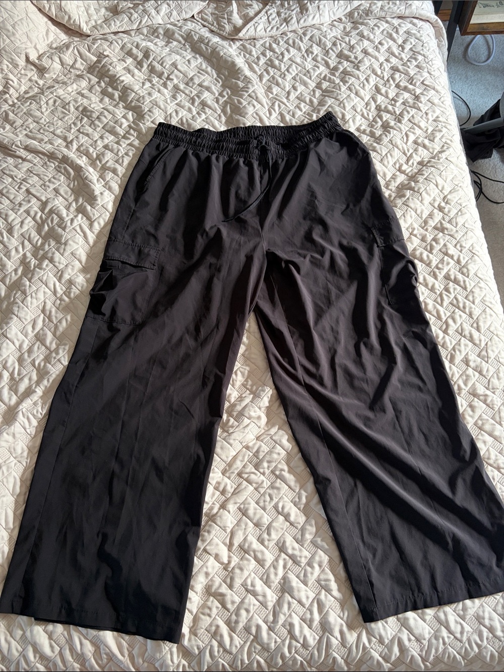 Xersion Black Wide-Leg Lightweight Cargo Pants